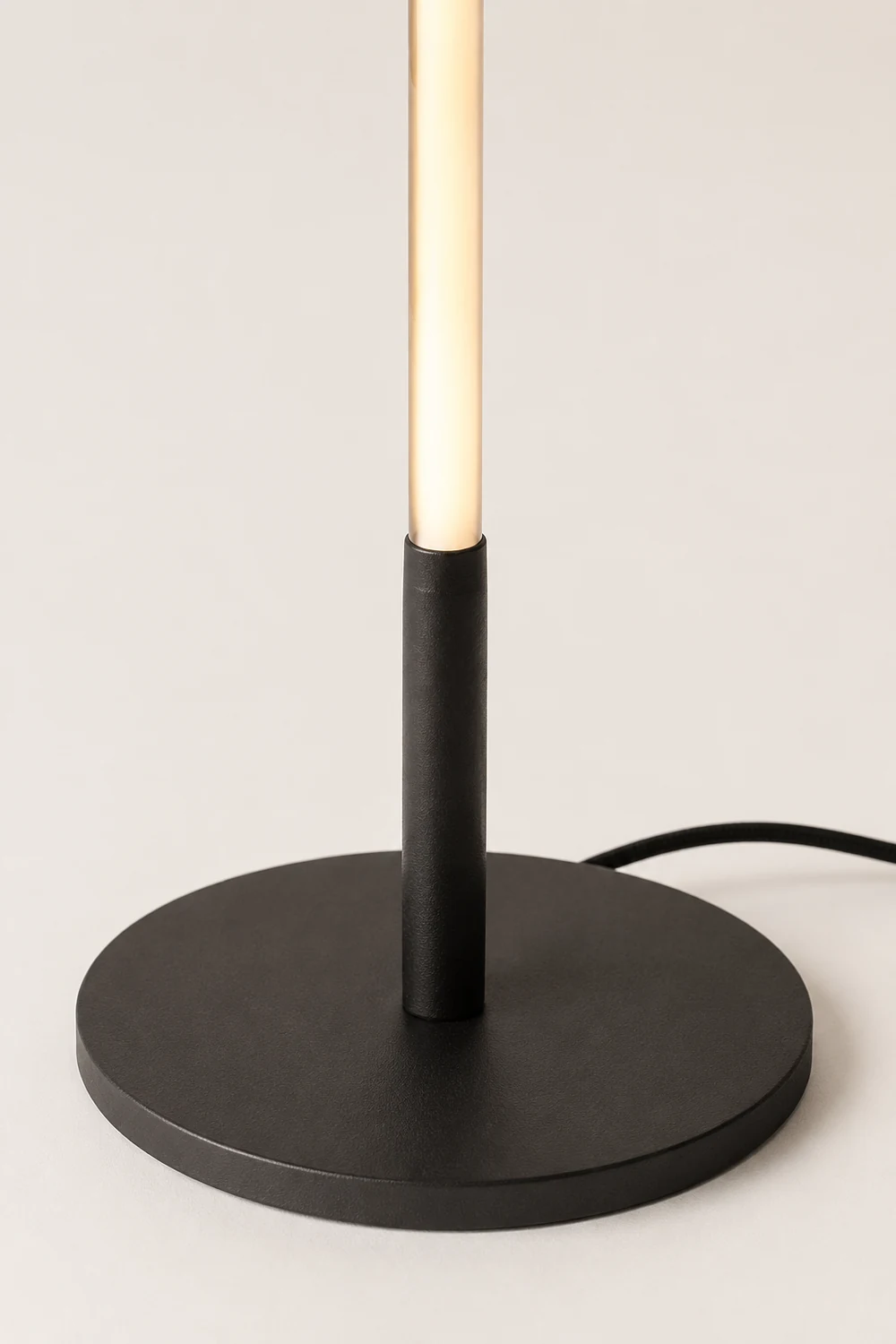 Edge Modern Minimalist Linear Floor Lamp, Metal/Silica Gel, Living Room - Lumpaz