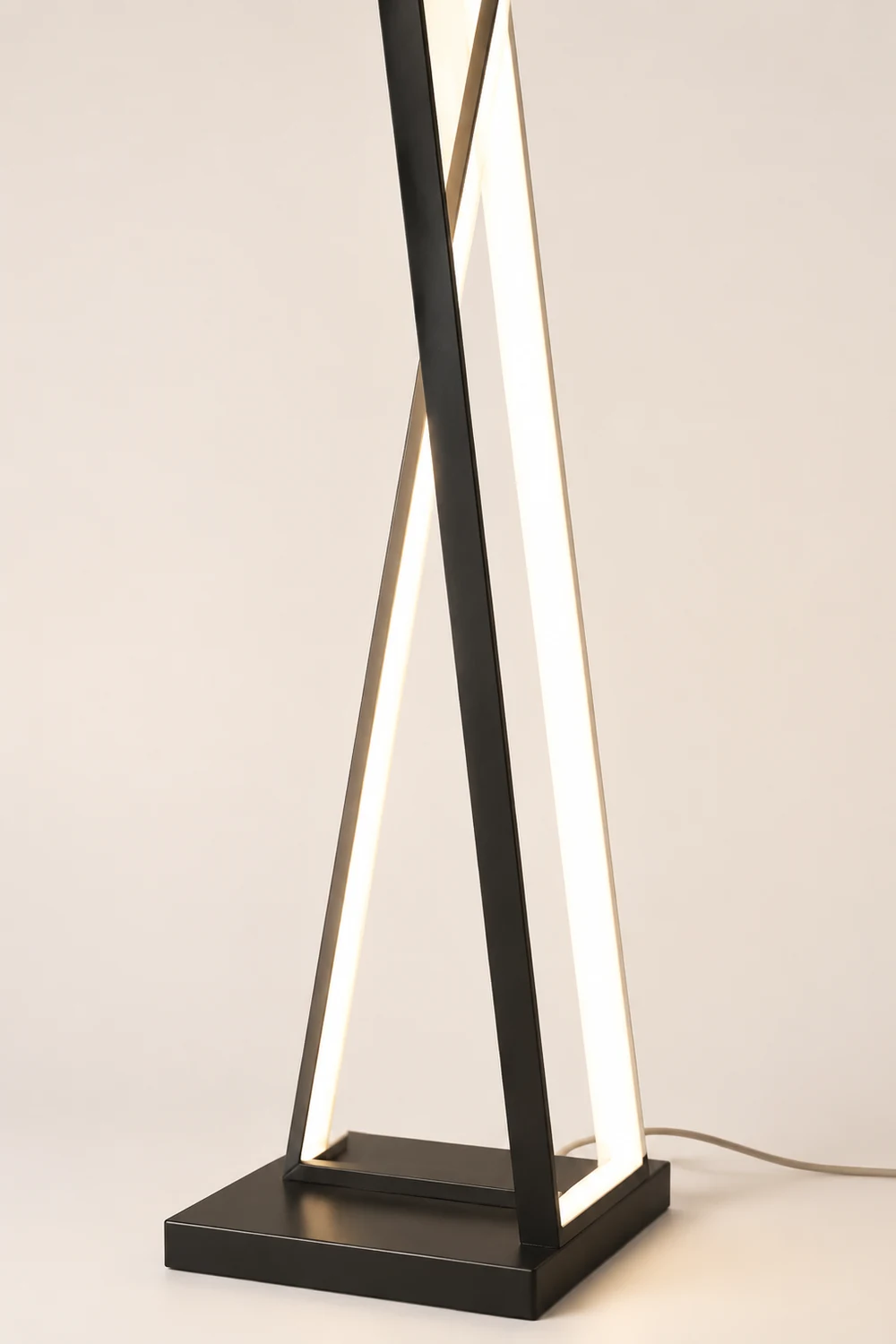 Edge Linear Triangle Floor Lamp, Metal, Black/White - Lumpaz