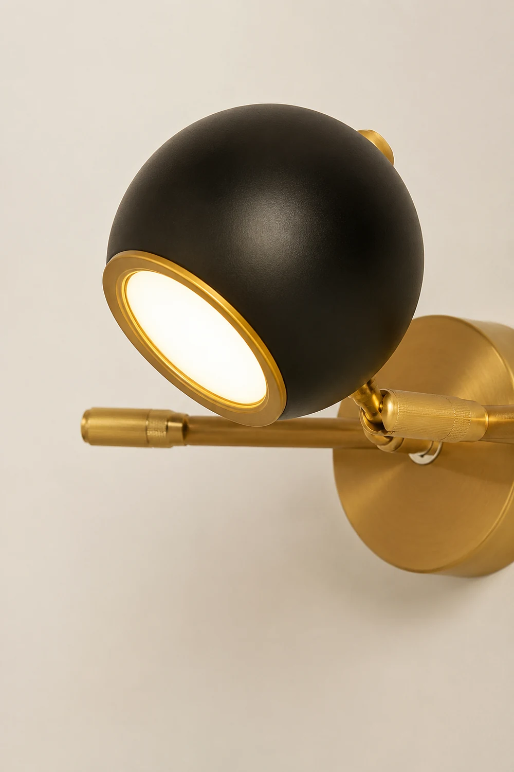 Leigh Modern Globe Metal&Acrylic Wall Lamps, Black/White - Lumpaz