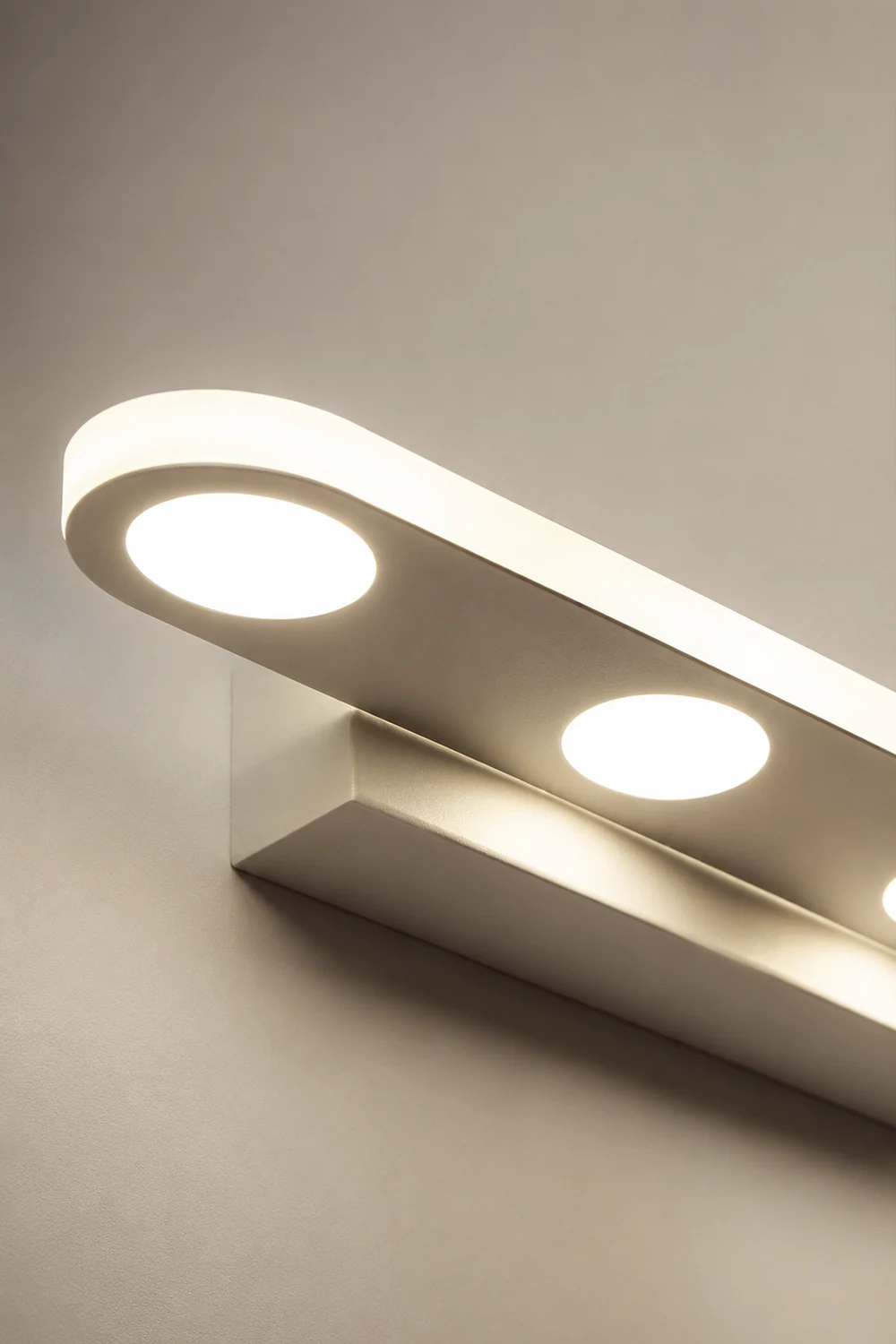 Leigh Modern Oval  Metal/Acrylic Bedroom Wall Lamp, White - Lumpaz