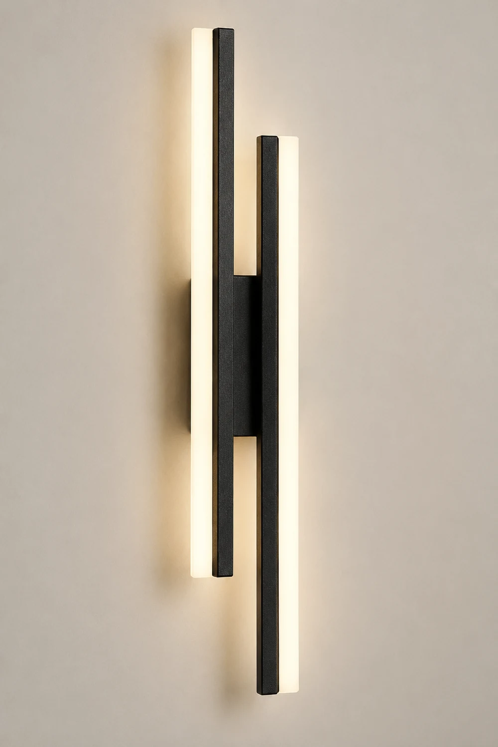 Alana Minimalist Geometric Wall Lamp, Acrylic/Metal, Black/White - Lumpaz