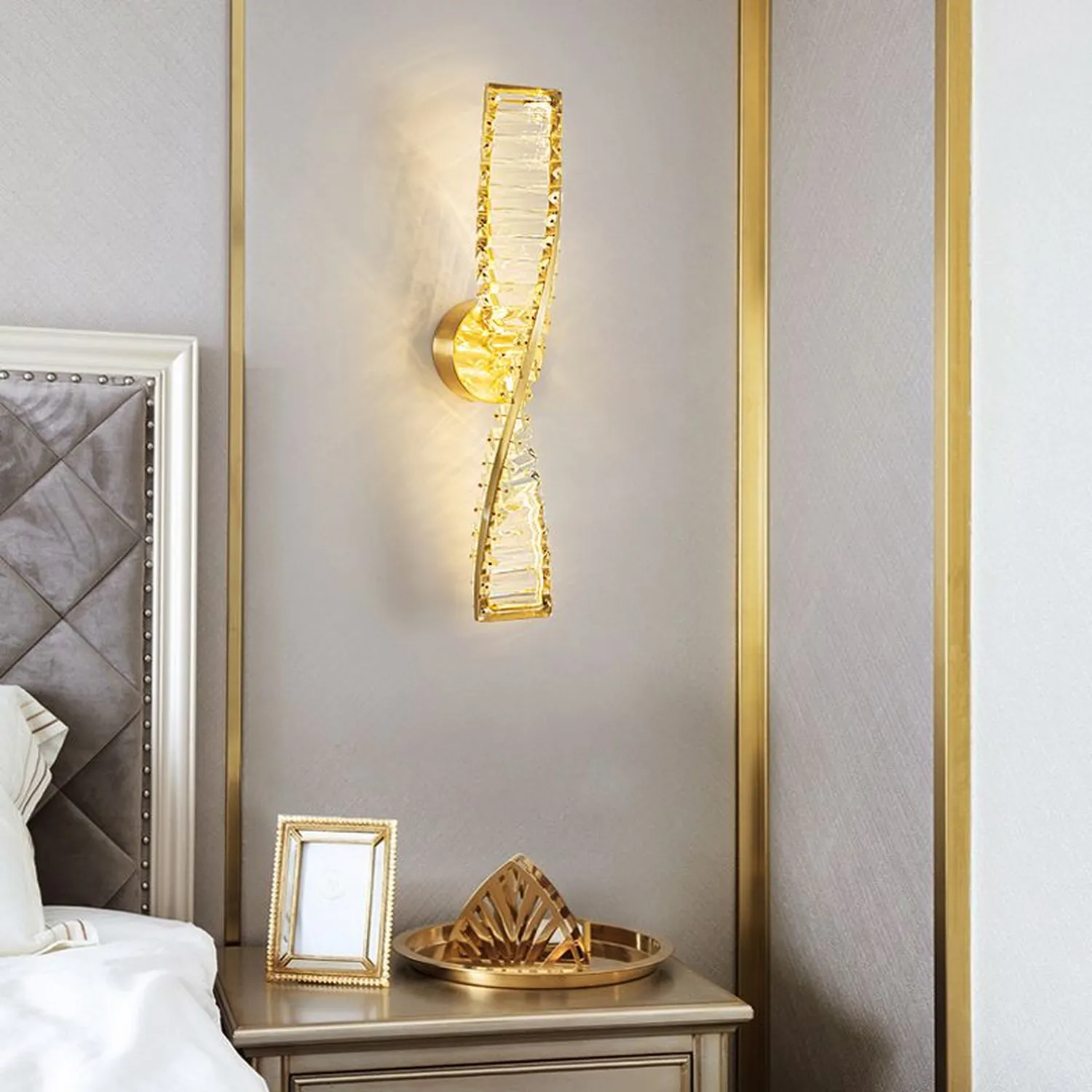 Kristy Vanity DNA Metal/Crystal Wall Lamp, Black/Gold - Lumpaz