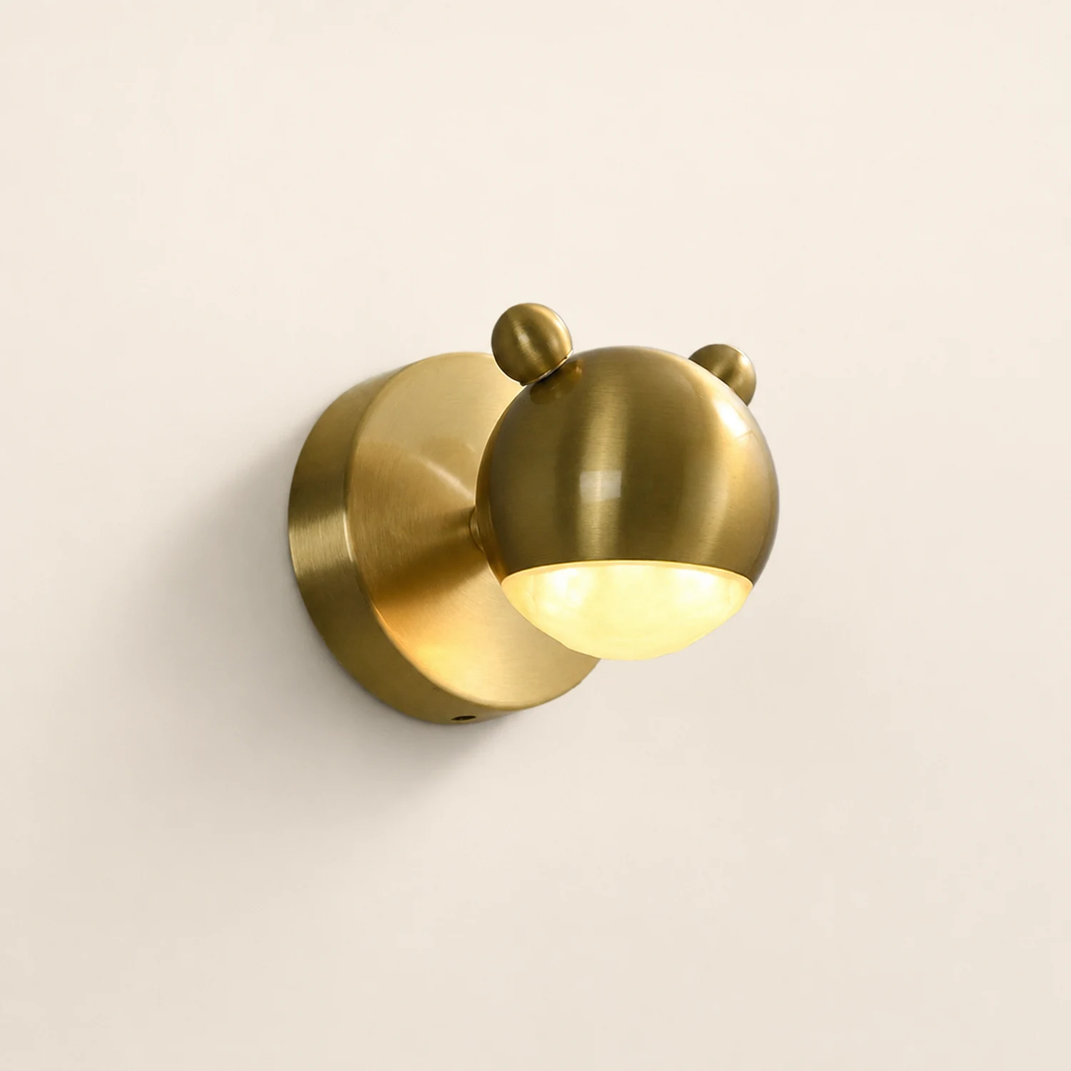Leigh Modern Animal Globe Metal Vanity Wall Light, Gold, Bedroom - Lumpaz