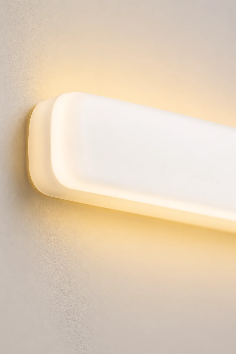 Edge Modern Oval Acrylic Wall Lamps, White - Lumpaz