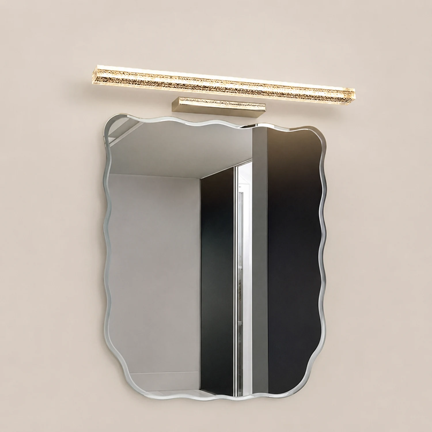 Leigh Modern Rectangular Metal Modern Wall Lamp, Silver - Lumpaz