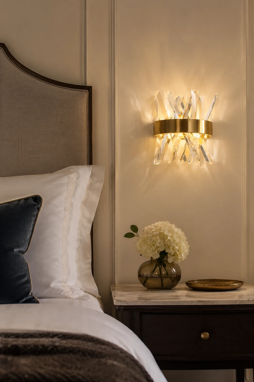 Marilyn Decorative Geometric Crystal/Metal Wall Lamp, Gold - Lumpaz