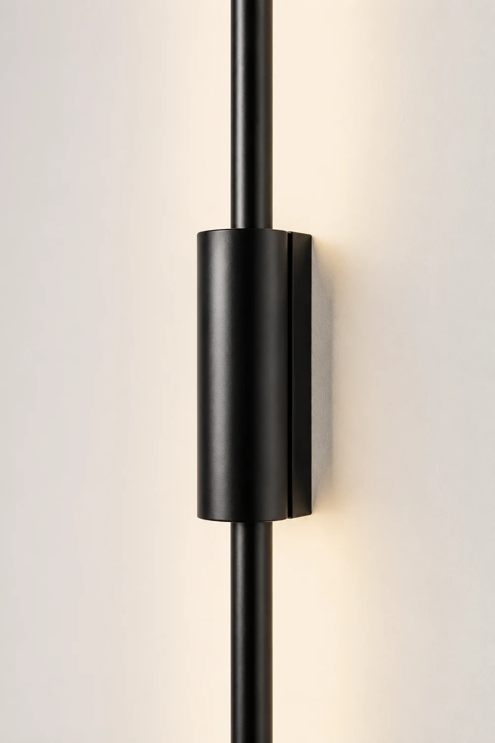 Edge Modern Linear Metal&Acrylic Bedroom Wall Lamp, Black/Brass - Lumpaz