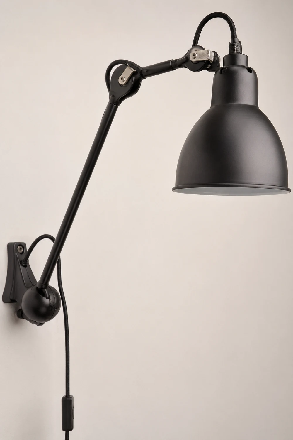 Brady Wall Lamp Modern/Minimalist, Adjustable Metal, 5-color, Living Room - Lumpaz