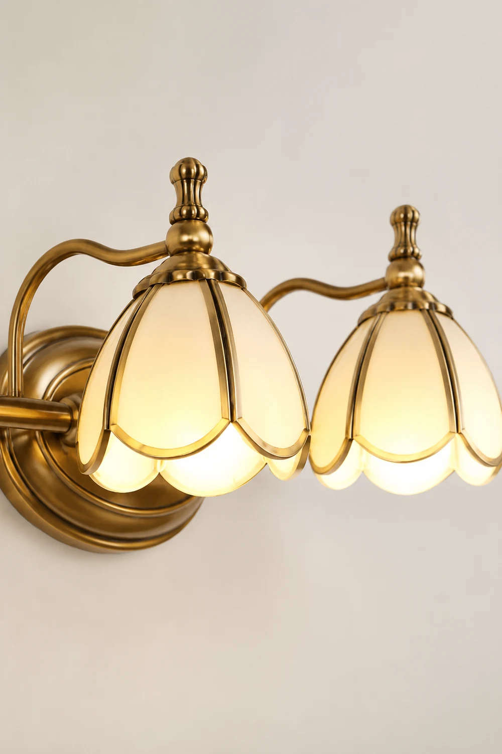 Félicie Vintage Flower Glass Wall Lamp, White/Yellow, Living Room - Lumpaz