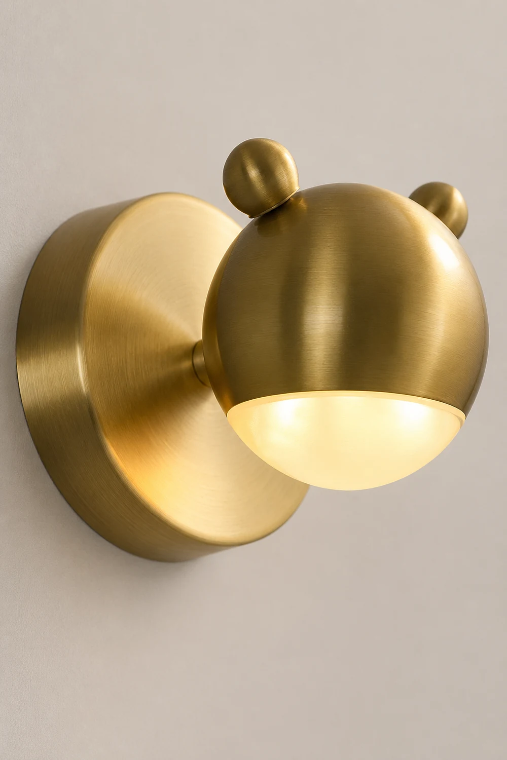 Leigh Modern Animal Globe Metal Vanity Wall Light, Gold, Bedroom - Lumpaz
