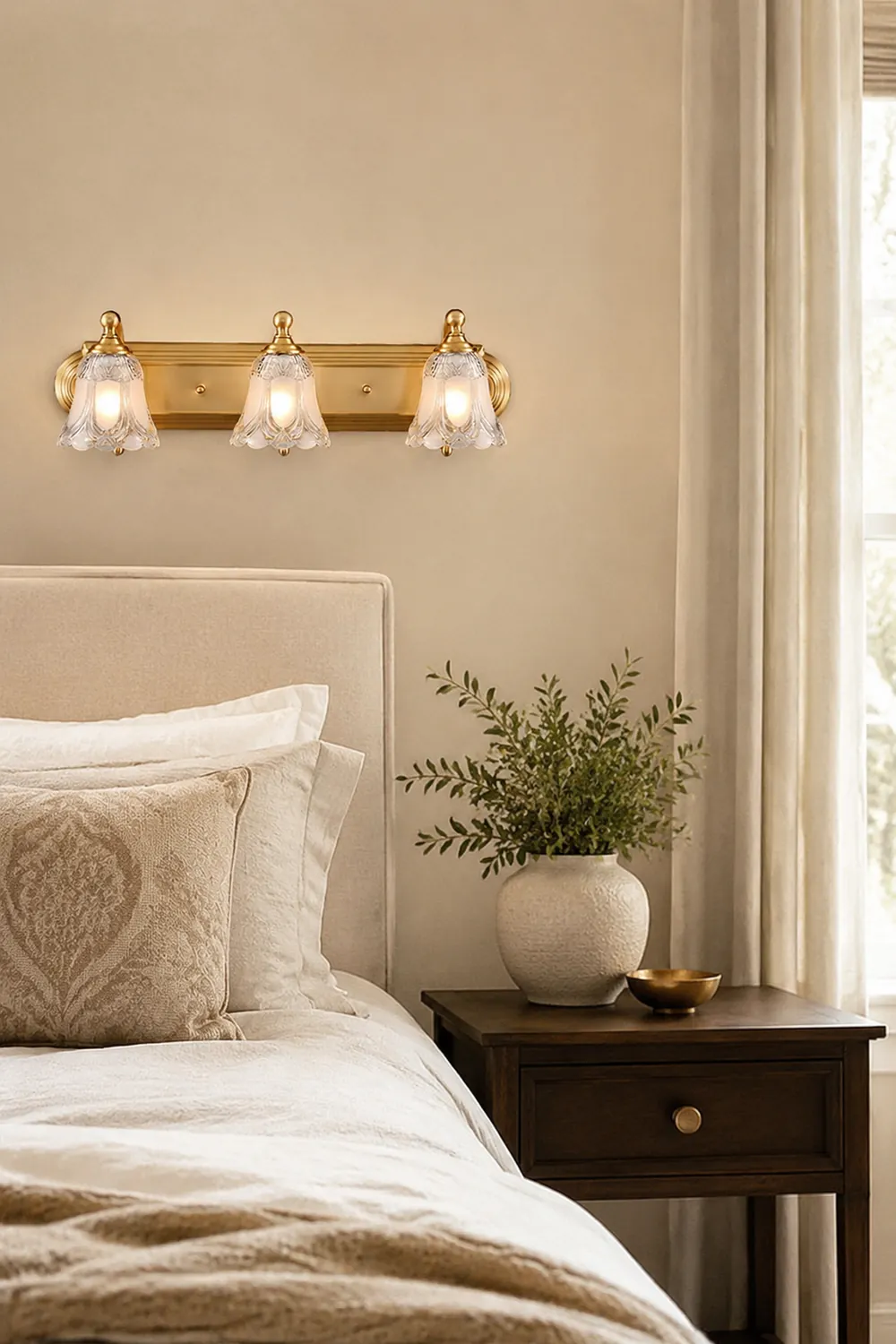 Félicie Modern Flower Metal Vanity Wall Lamp, Gold - Lumpaz