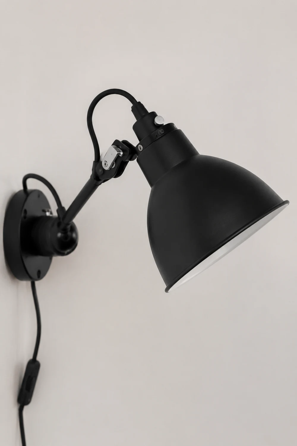 Brady Minimalist Adjustable Wall Lamp, Metal, Black, Living Room - Lumpaz