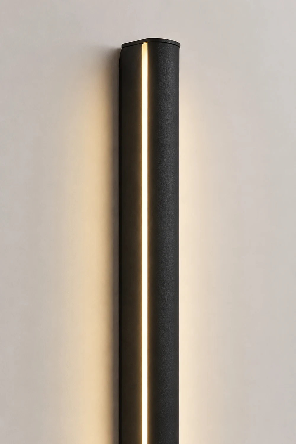 Edge Minimalist Black Bar Mirror Front Vanity Wall Lamp, Metal/Acrylic - Lumpaz