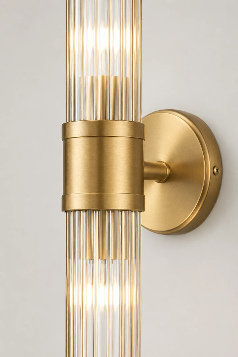 Leigh American Cylindrical Elegant Gold Glass/Metal Vanity Wall Lamp - Lumpaz