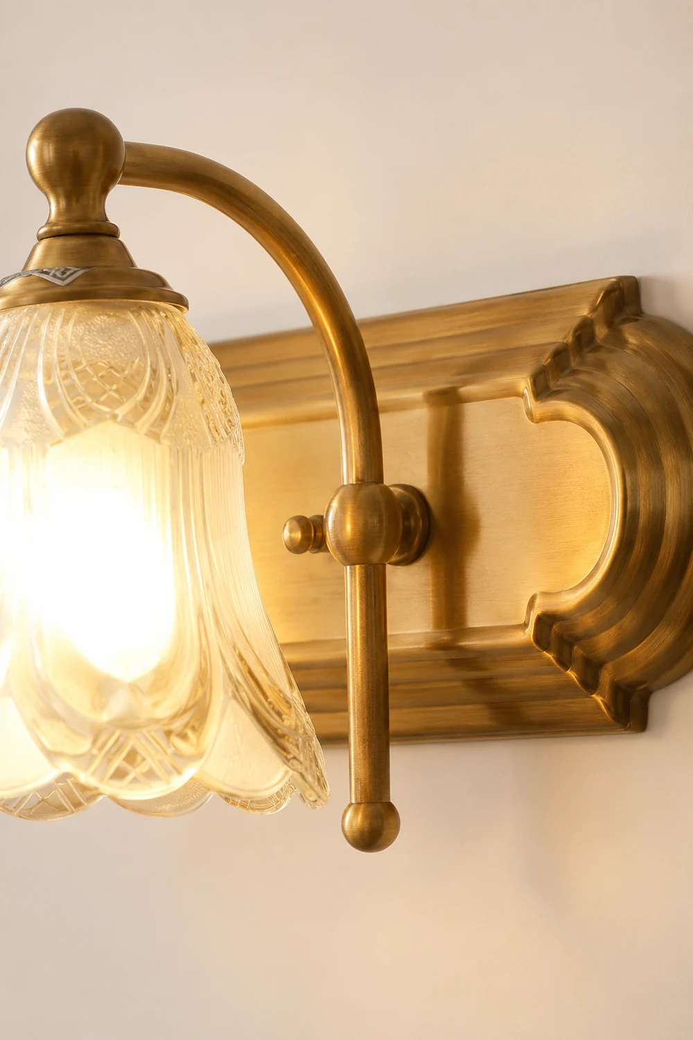 Félicie Vintage Flower Glass Wall Lamp, White, Bathroom - Lumpaz