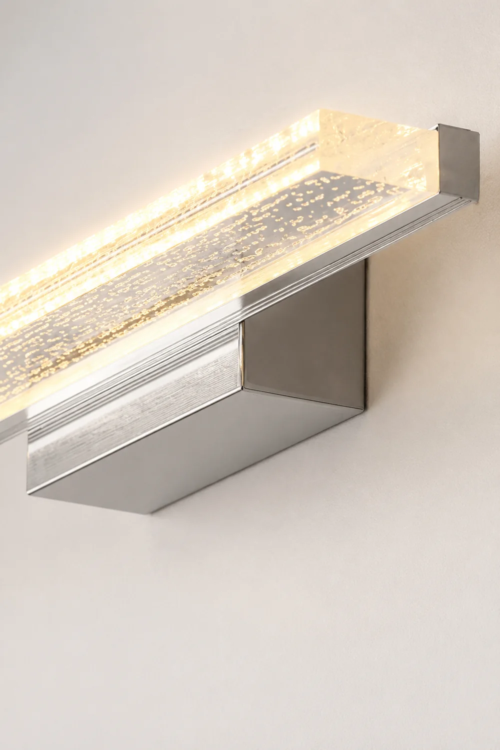 Leigh Modern Rectangular Metal Modern Wall Lamp, Silver - Lumpaz