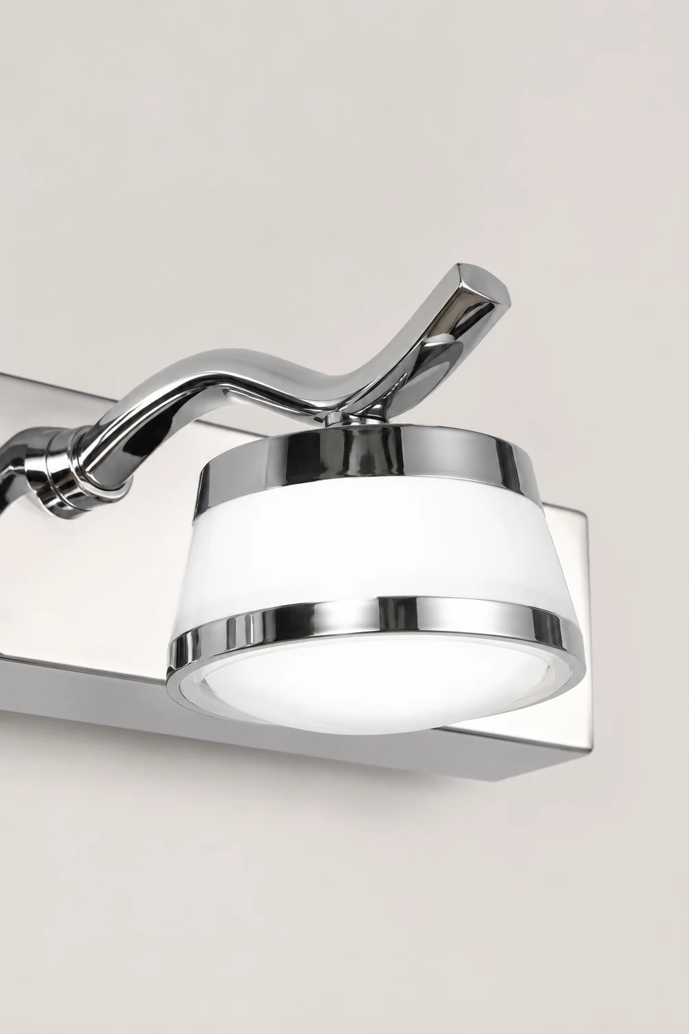 Leigh Modern Globe Vanity Wall Lamp, Bedroom/Bathroom - Lumpaz