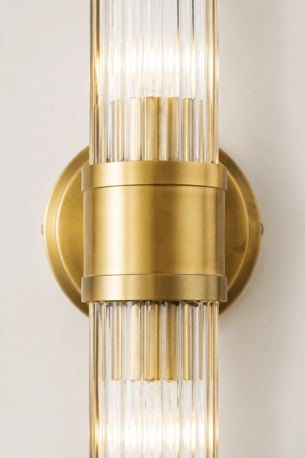 Leigh American Cylindrical Elegant Gold Glass/Metal Vanity Wall Lamp - Lumpaz