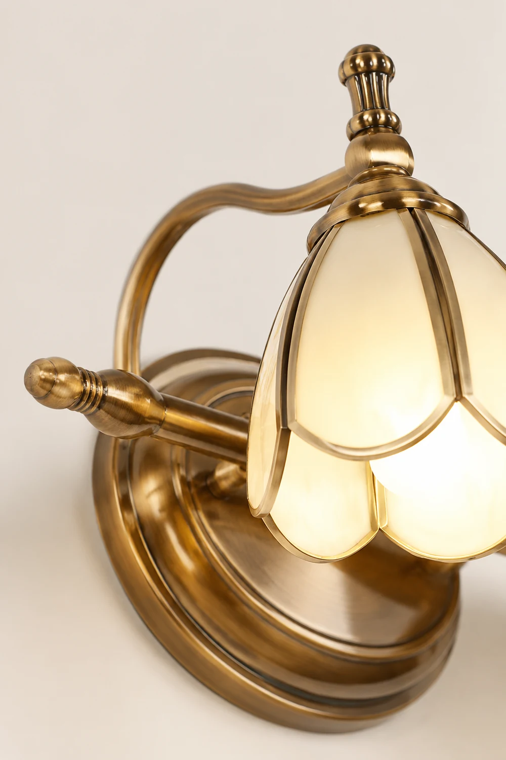 Félicie Vintage Flower Glass Wall Lamp, White/Yellow, Living Room - Lumpaz
