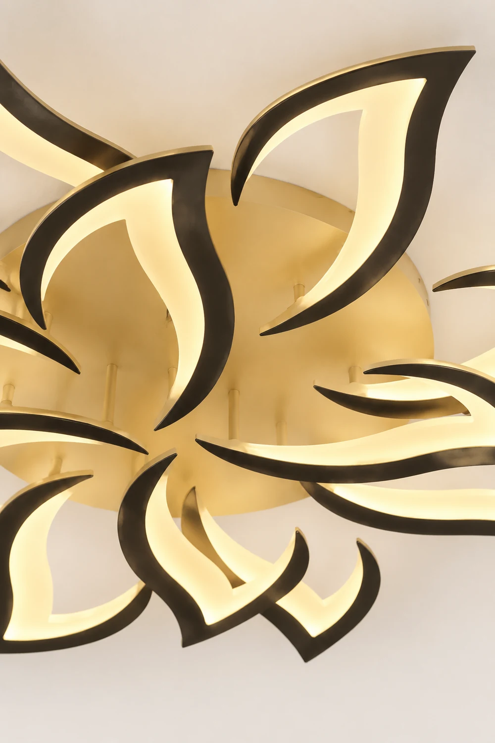 Hana Elegant Flower Flush Mount Ceiling Light, White/Black - Lumpaz