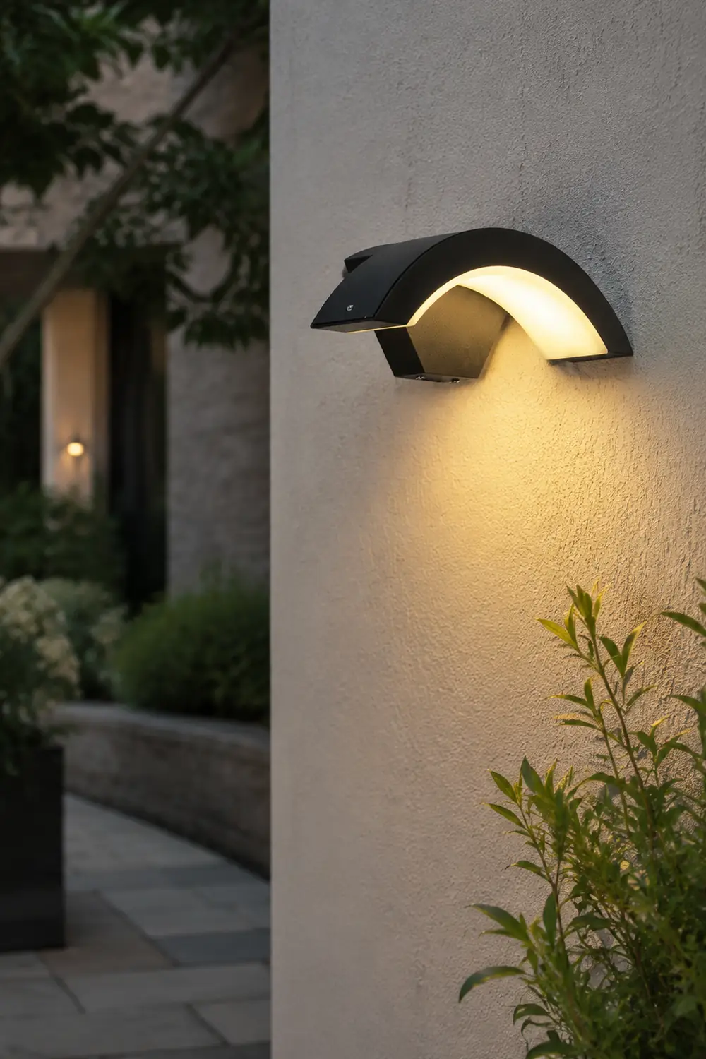 Orr Nordic Arc Metal LED Outdoor Wall Lamp, Black - Lumpaz
