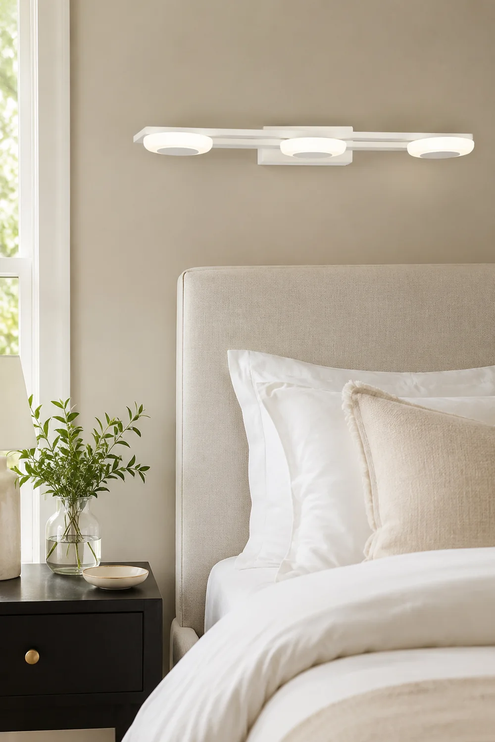 Leigh Modern Square Metal/Acrylic Wall Lamp, White, Bathroom - Lumpaz