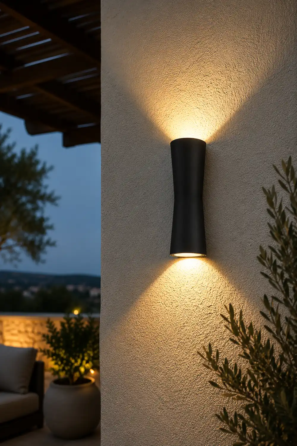 Orr Minimalist Torch Metal Outdoor Wall Lamp, Black/White - Lumpaz