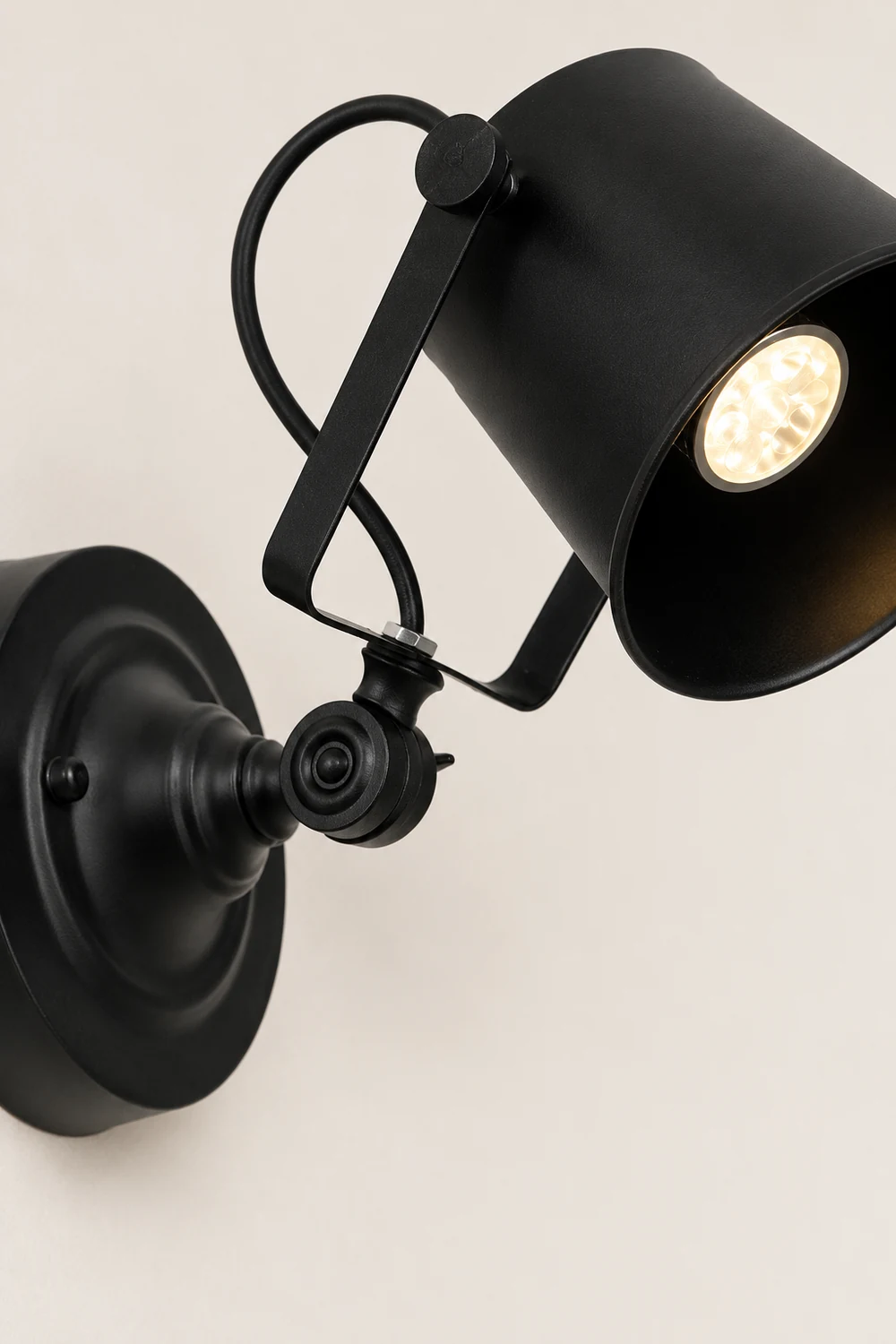 Brady Modern Bucket Metal Adjustable Wall Lamp, Black/Rust - Lumpaz