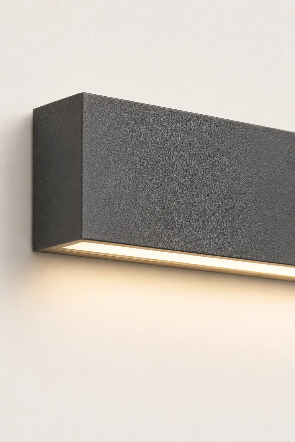 Edge LED Outdoor Wall Lamp, Black & White, 9.5"/15" - Lumpaz