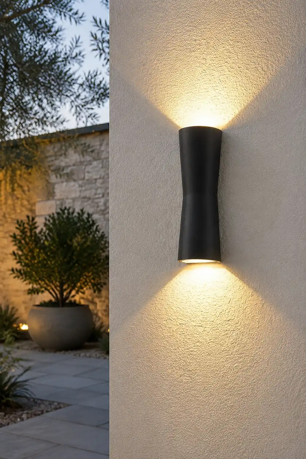 Orr Minimalist Torch Metal Outdoor Wall Lamp, Black/White - Lumpaz