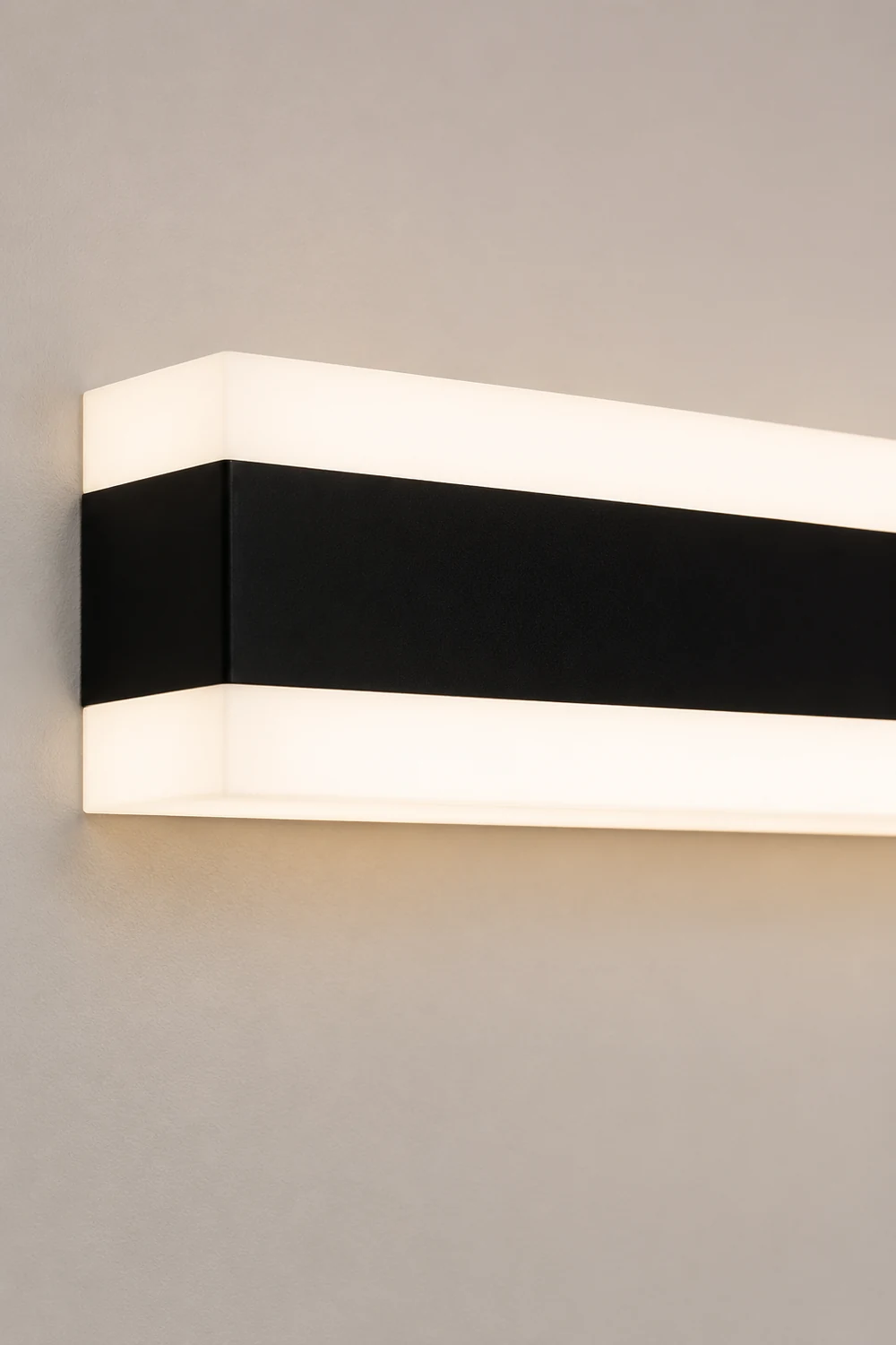 Edge Minimalist Linear Metal/Acrylic Wall Lamp, Bathroom - Lumpaz