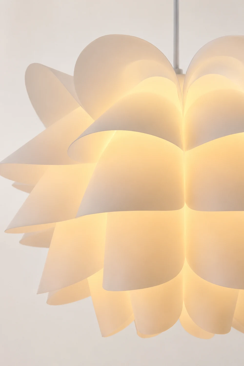Cairns Nordic White Flower Pendant Light - Lumpaz