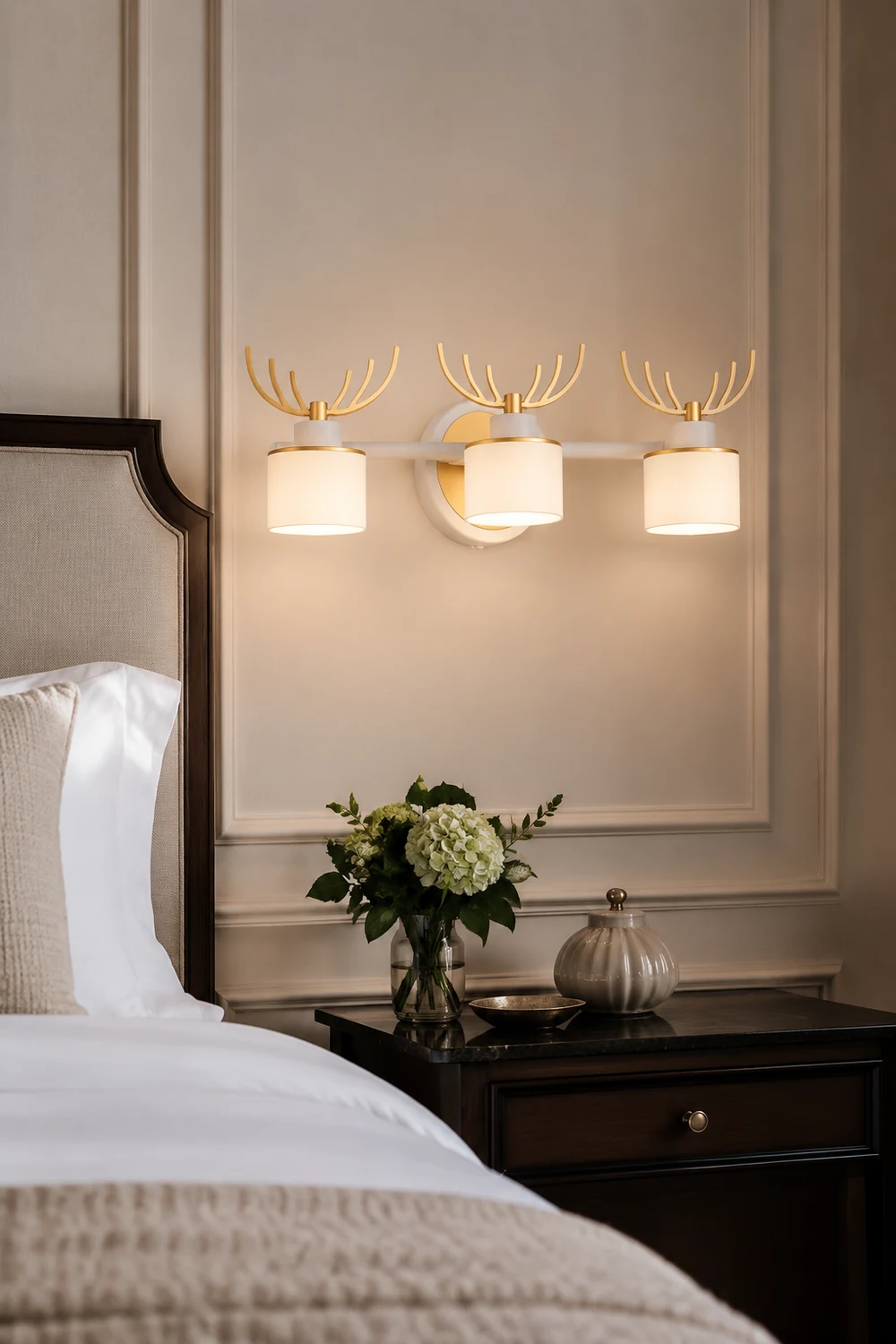 Leigh Modern Deer Metal/Acrylic Wall Lamp, Gold & White, Bathroom - Lumpaz