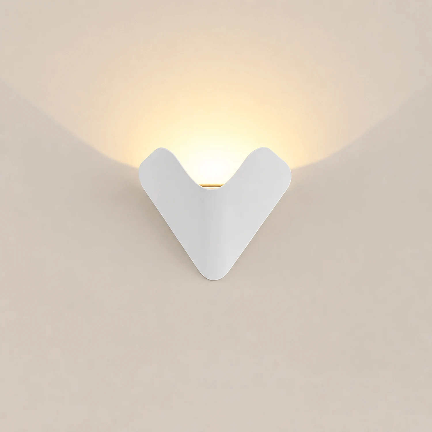 Orr Minimalist Triangle Metal Outdoor Wall Lamp, Balck/White - Lumpaz