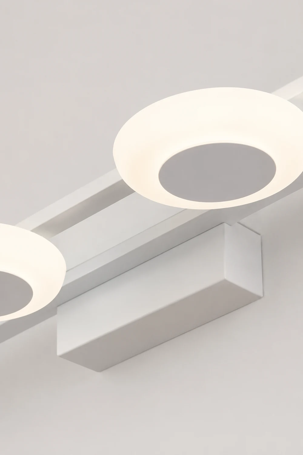 Leigh Modern Square Metal/Acrylic Wall Lamp, White, Bathroom - Lumpaz