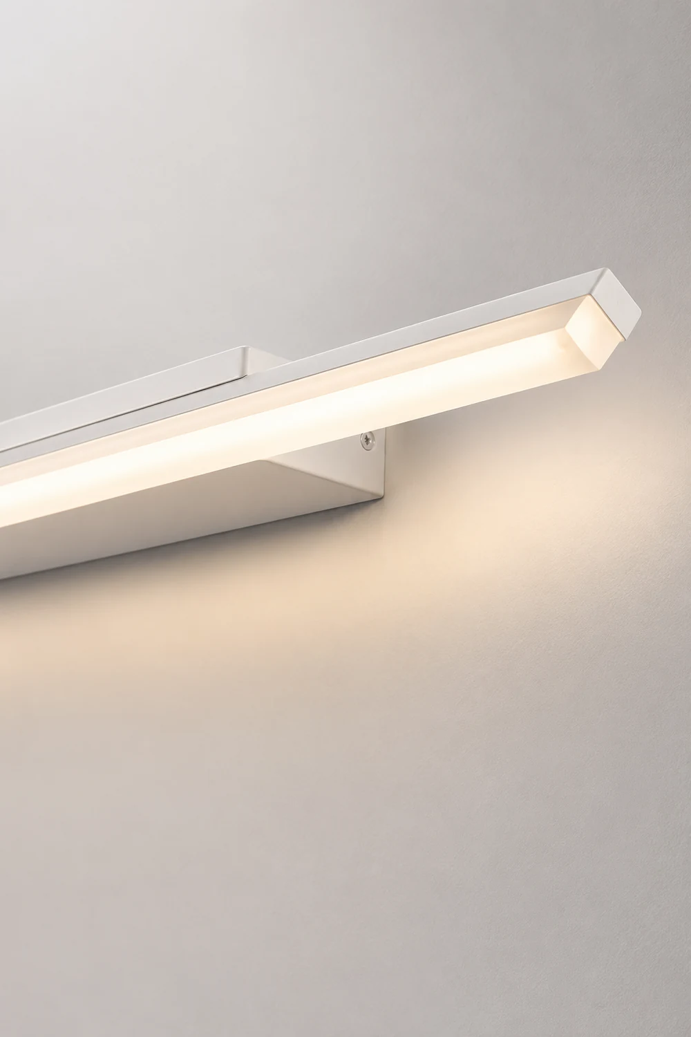 Leigh Minimalist Linear Metal/Acrylic Wall Lamp, White, Bathroom - Lumpaz
