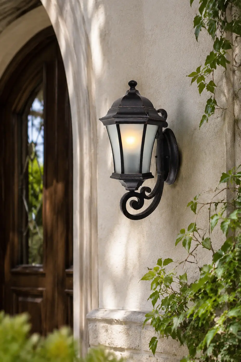 Alessio Vintage Lantern Metal/Glass Outdoor Wall Lamp, Black - Lumpaz