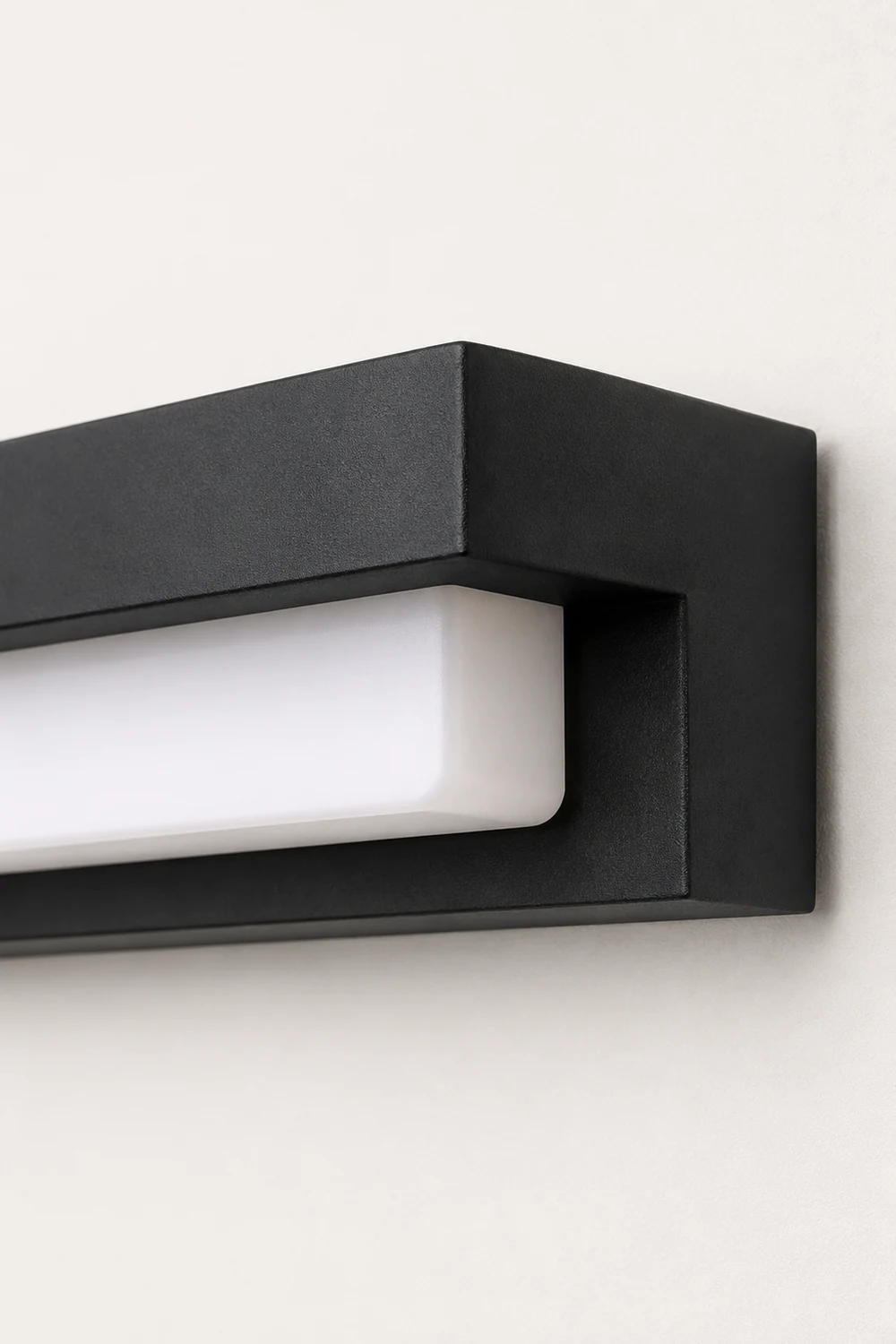 Orr Minimalist Solar Linear Acrylic Outdoor Wall Lamp, Black - Lumpaz