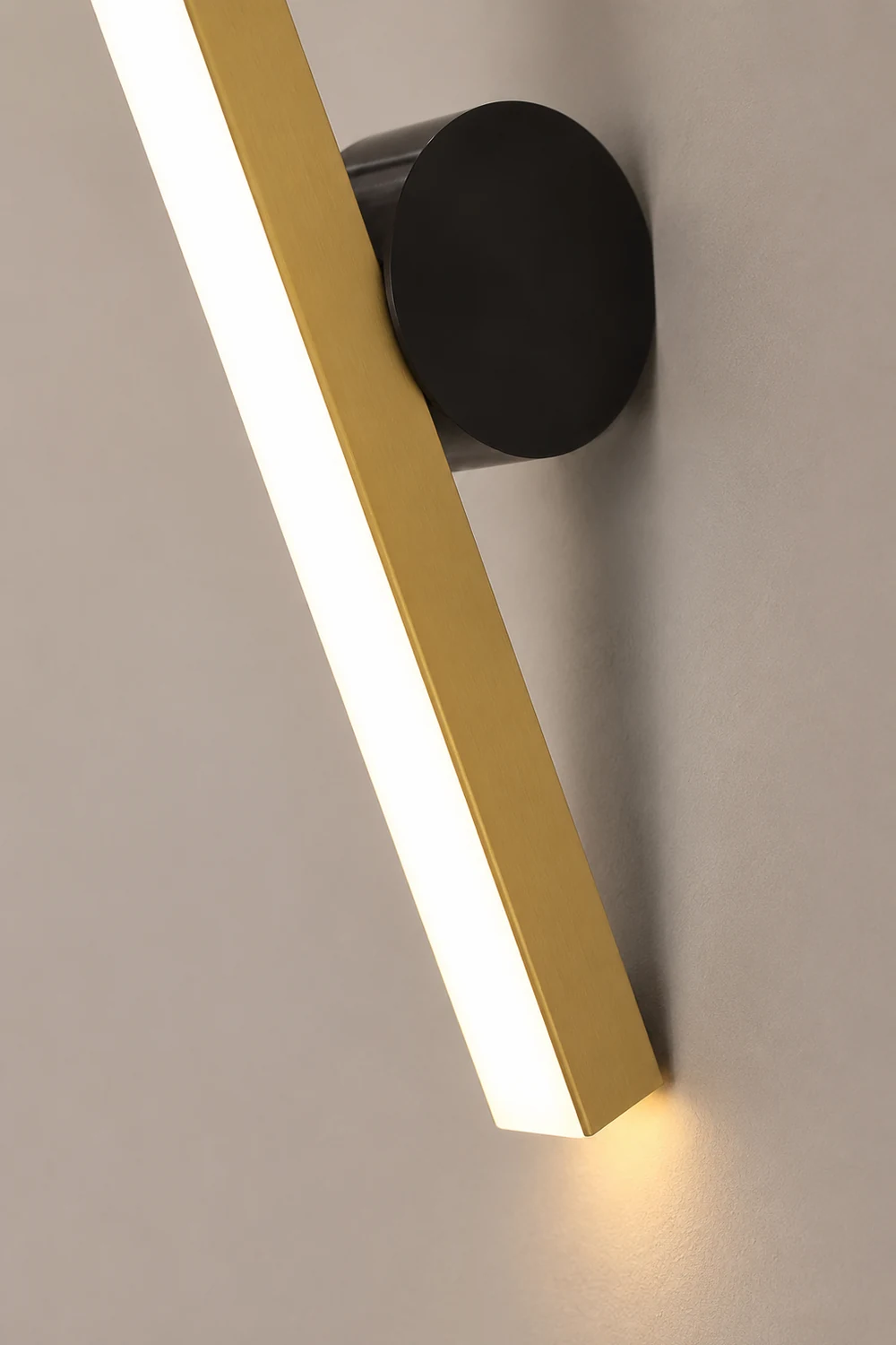 Edge Modern Geometric Metal Wall Lamp, Black & Gold, Bedroom - Lumpaz