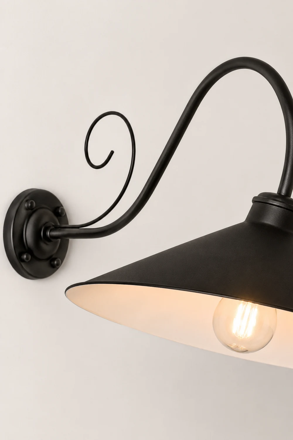 Alessio Vintage Cap-shaped Metal Outdoor Wall Lamp, Black/Antique Silver - Lumpaz