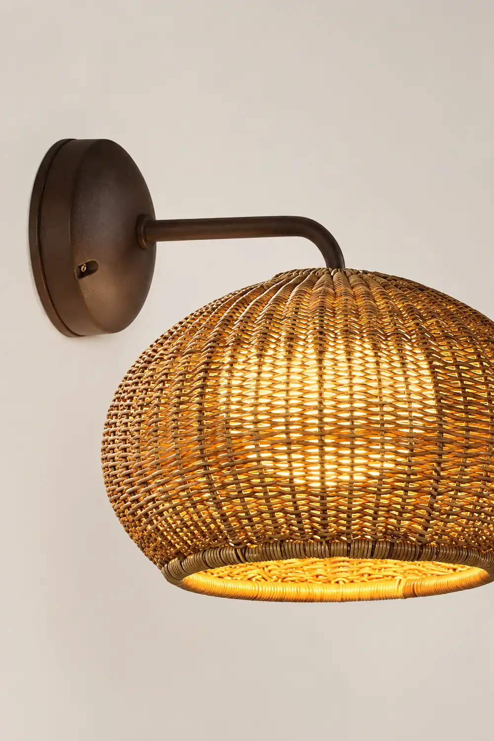 Ritta Farmhouse Metal/Rattan Outdoor Wall Lamp, Log Color - Lumpaz