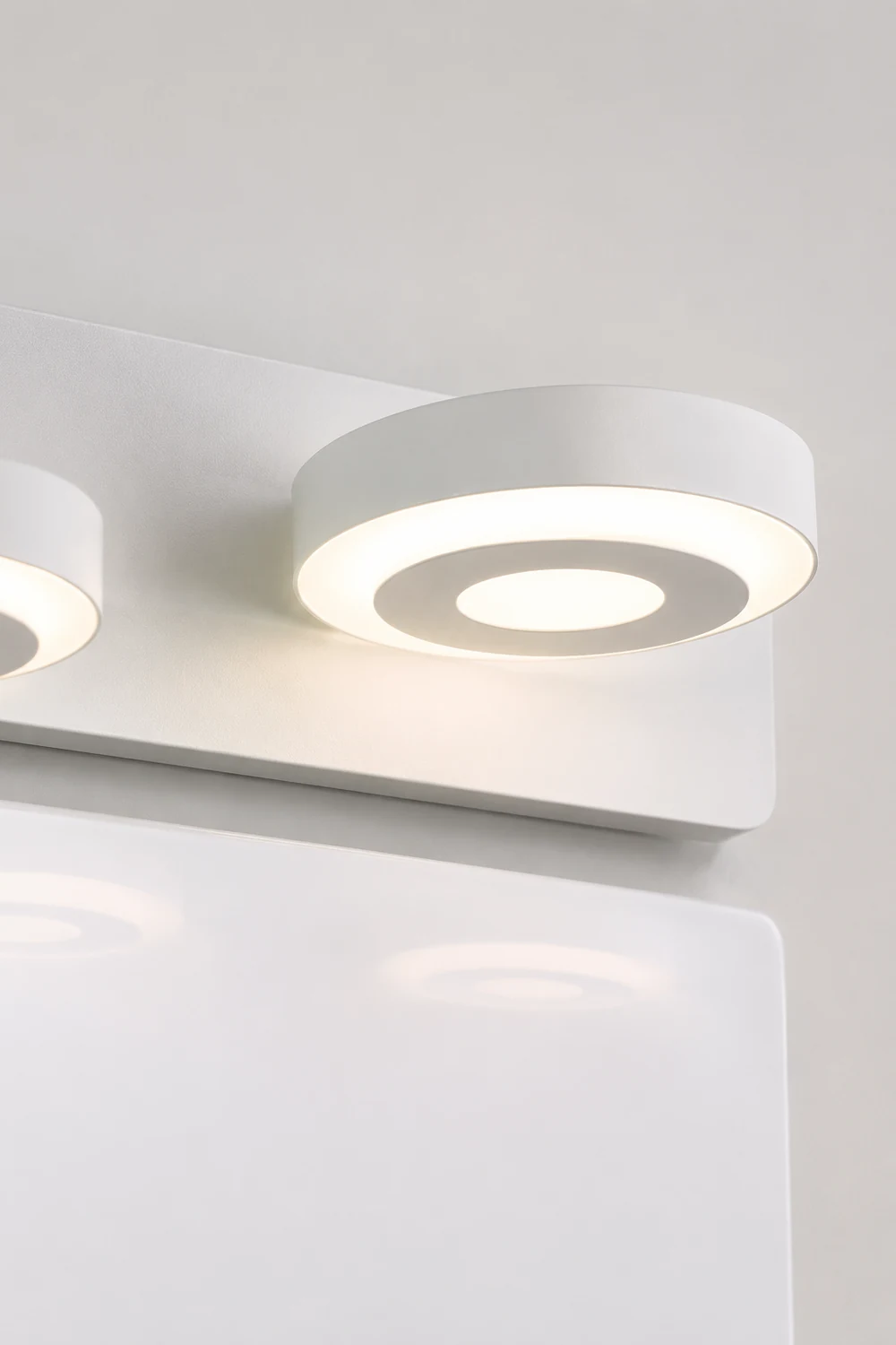 Leigh Minimalist Round Metal Wall Lamp, White, Bathroom - Lumpaz