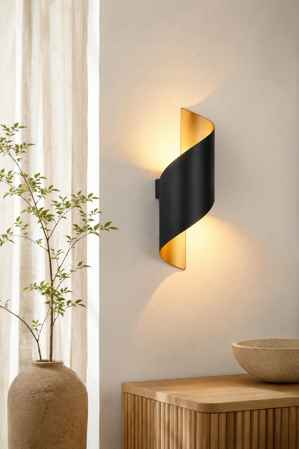 Orr Modern Conch Shape Metal Indoor Wall Lamp, Black/White/Gold - Lumpaz