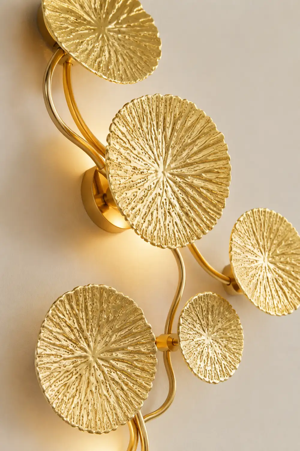 Knox Modern Metal Round Lotus Leaf Wall Lamp, Gold - Lumpaz
