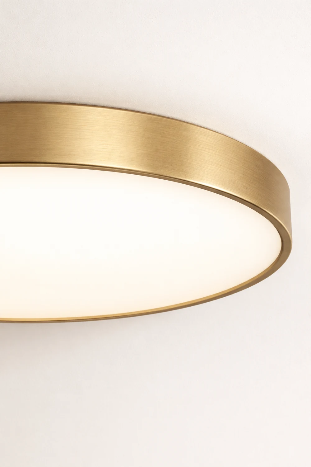 Quinn Nordic LED Gold Round Flush Mount Ceiling Light, Metal&Acrylic - Lumpaz