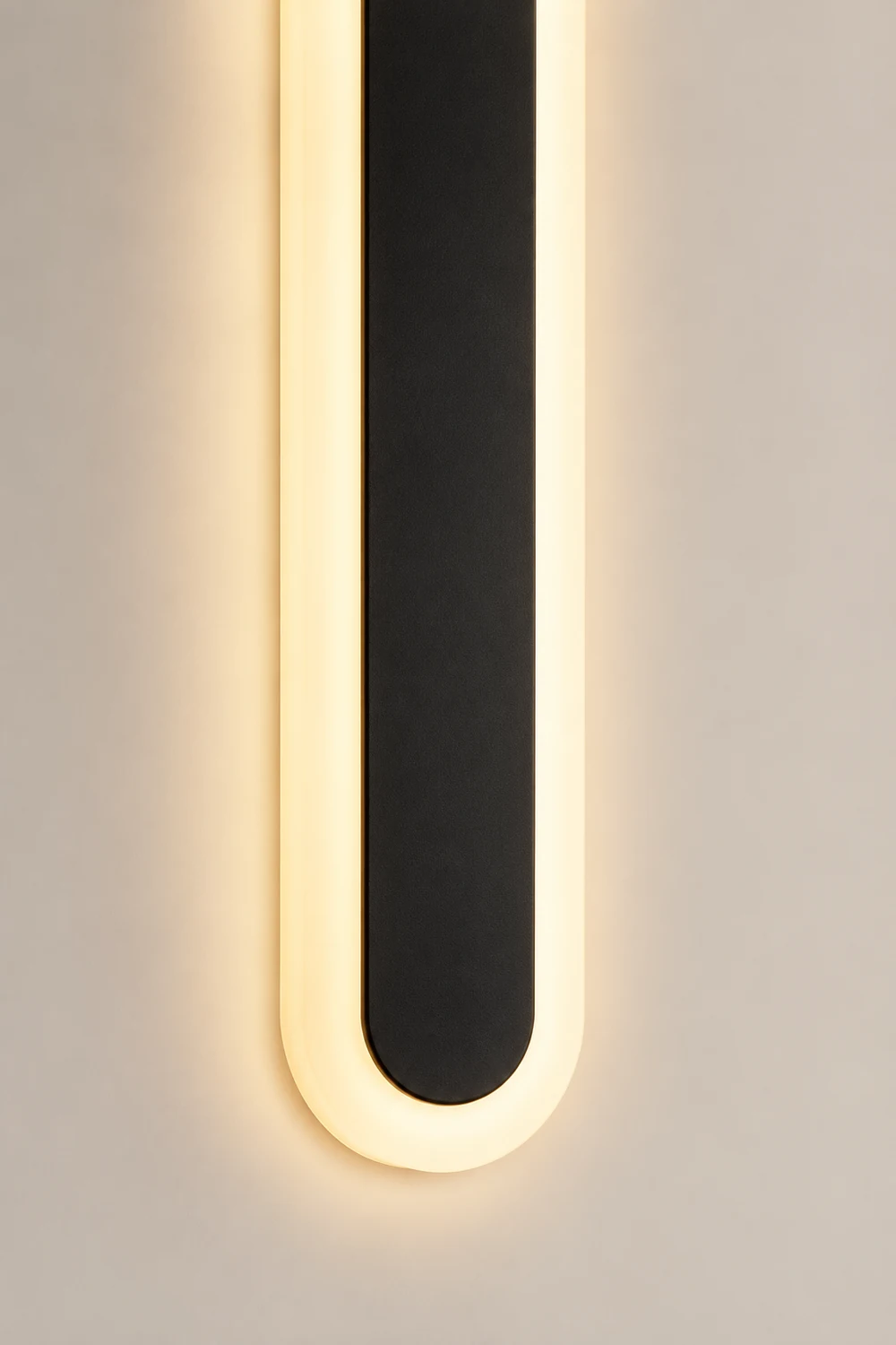 Edge Minimalist Metal Linear Oval Outdoor Wall Lamp, Black - Lumpaz