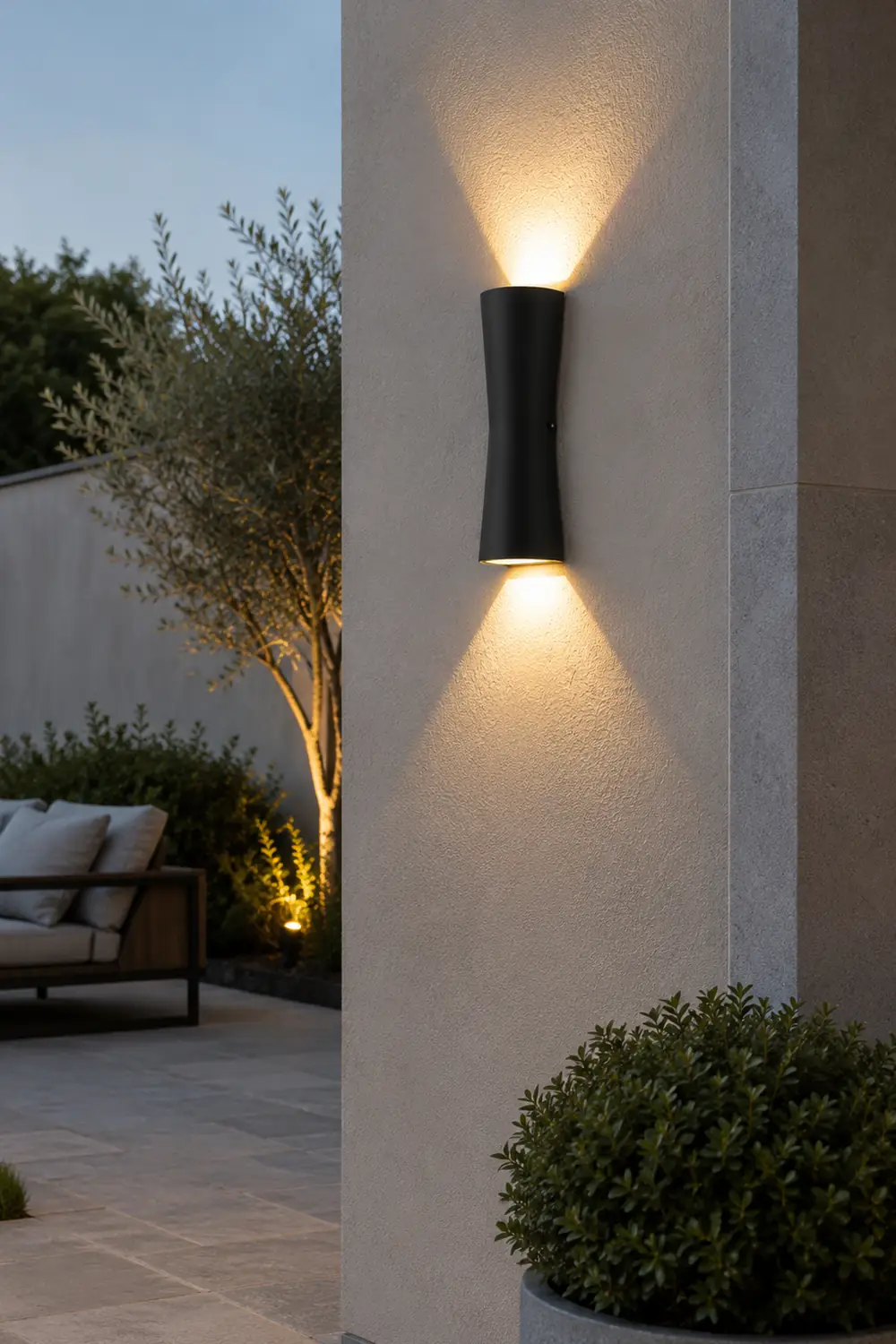 Orr Minimalist Torch Metal Outdoor Wall Lamp, Black/White - Lumpaz