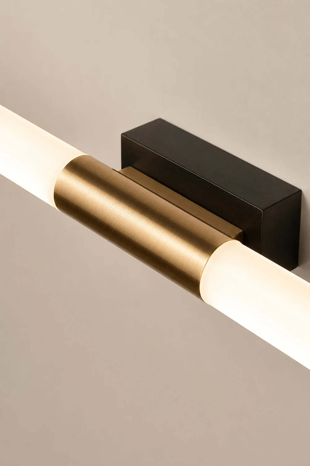 Leigh Minimalist Linear Metal Wall Lamp, Gold - Lumpaz