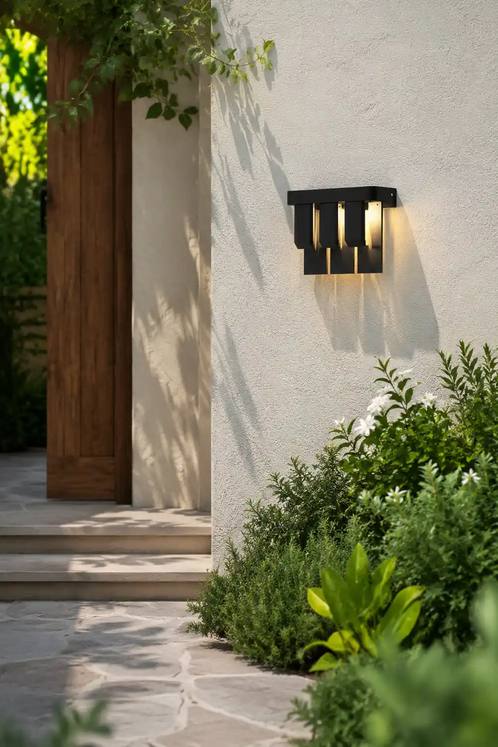 Orr Modern Minimallist Metal Solar Outdoor Garden/Yard Wall Lamp, Black - Lumpaz