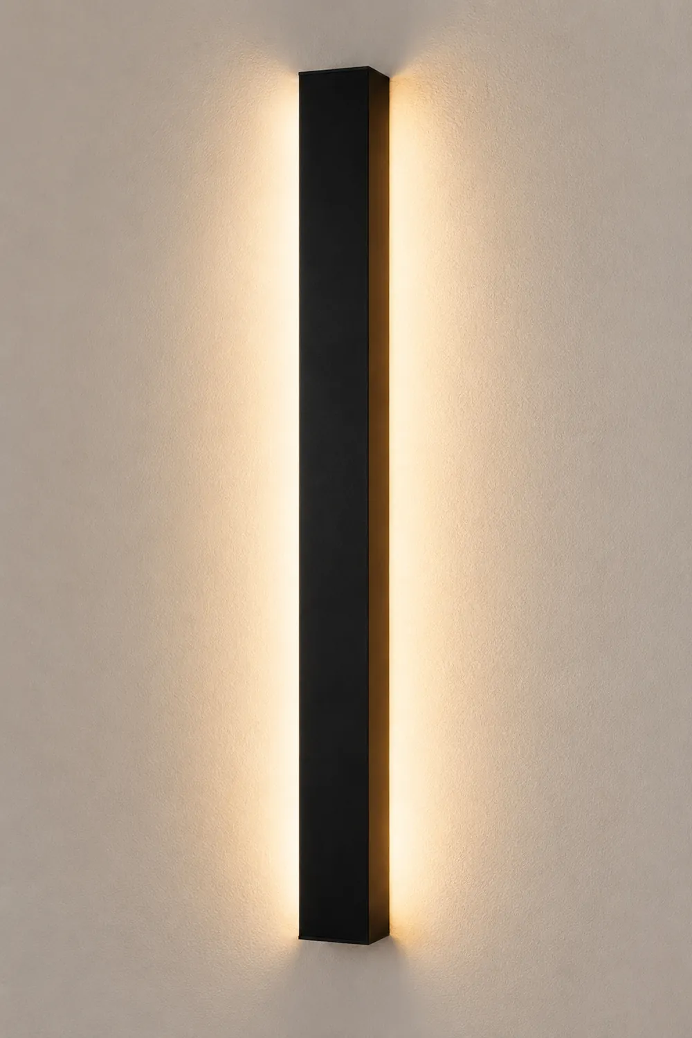 Edge Minimalist Wall Lamp, Black/White - Lumpaz